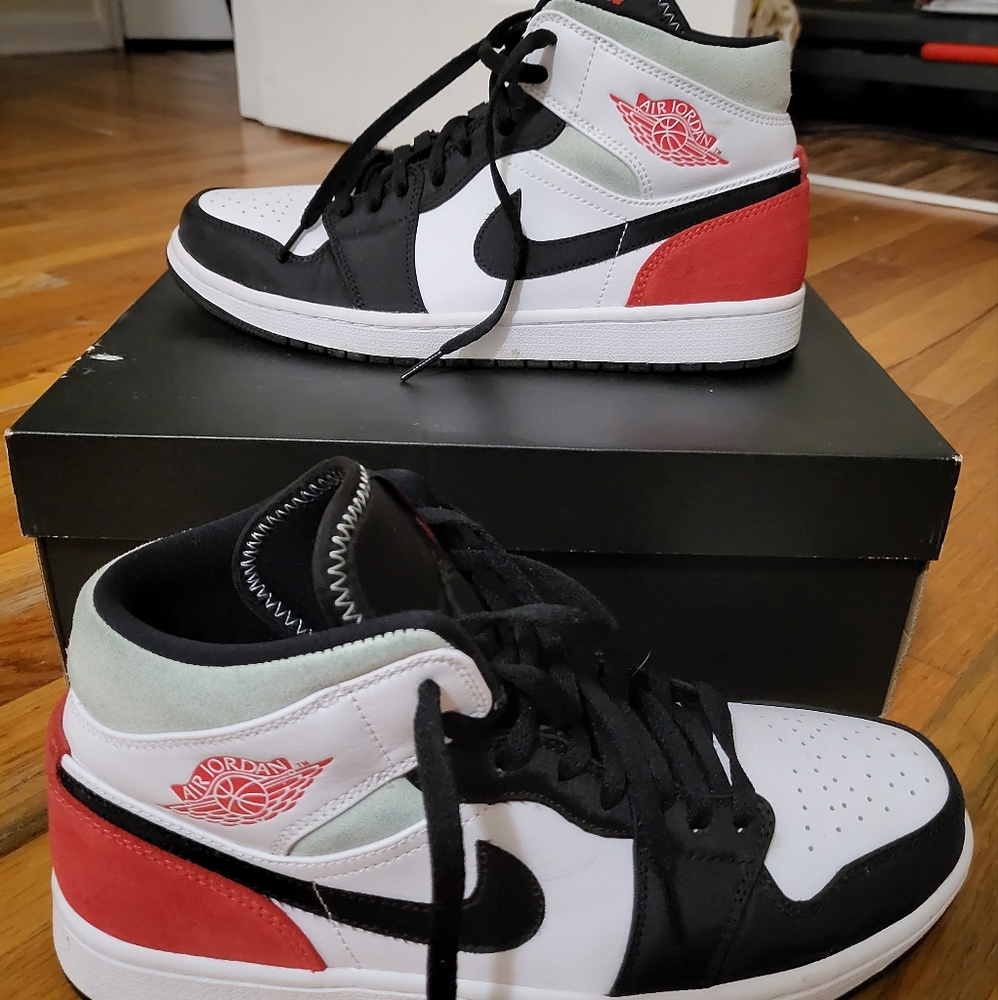 Air Jordan 1 mid sneakers